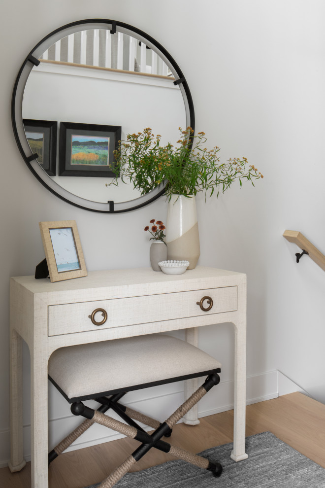 Home design - farmhouse home design idea in Milwaukee