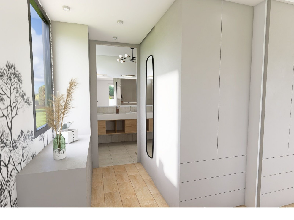 Modelo de dormitorio principal y gris y blanco actual grande con paredes beige, suelo de madera clara, suelo beige y papel pintado