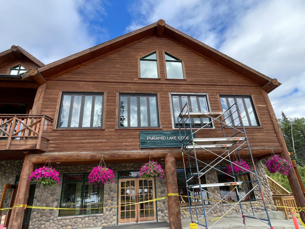 Lake Lodge