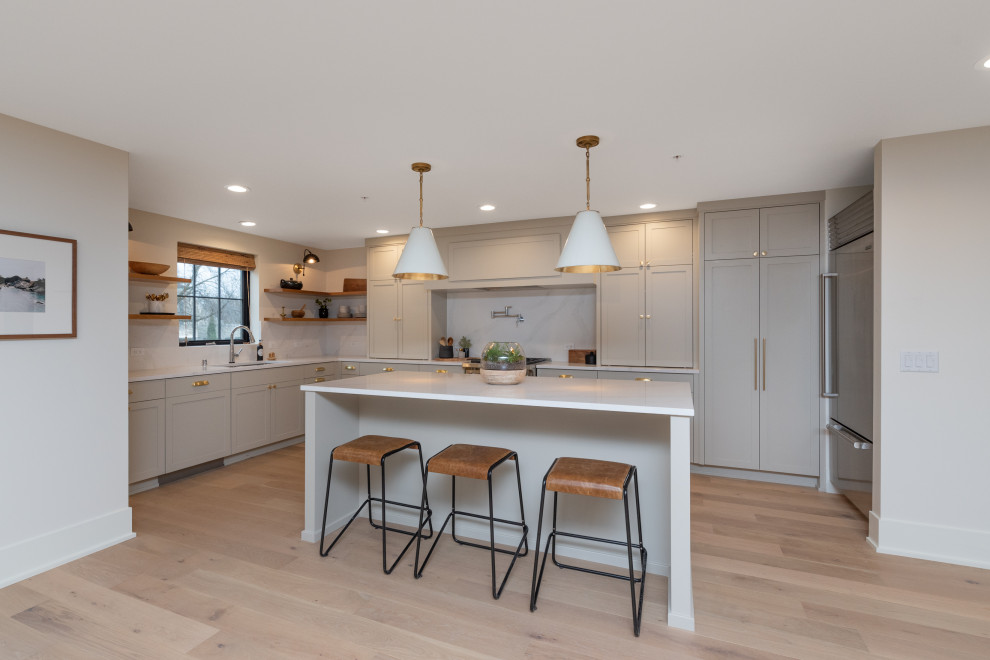 Inspiration for a transitional kitchen remodel in Minneapolis
