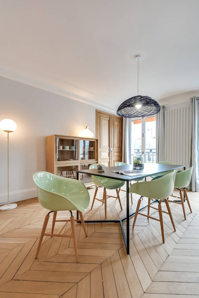 Large contemporary open plan dining in Paris with grey walls, light hardwood floors and beige floor.