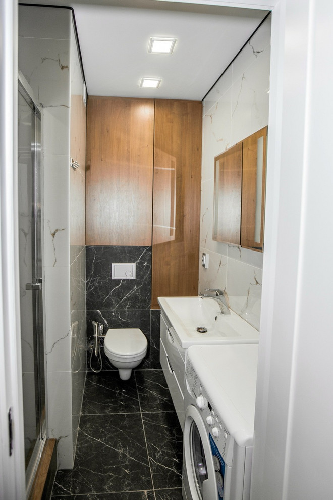 С/У с душевой кабиной двух-комнатной студии .Дизайн квартиры в Сочи ул.Фабрициус