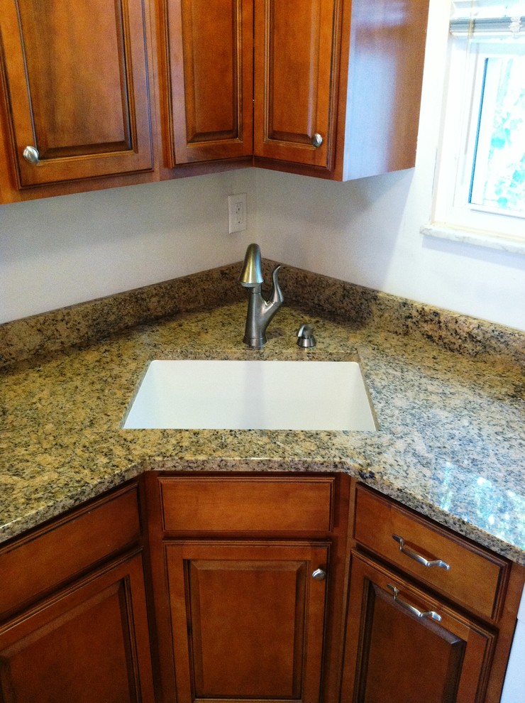 Arts and crafts kitchen photo in Cincinnati
