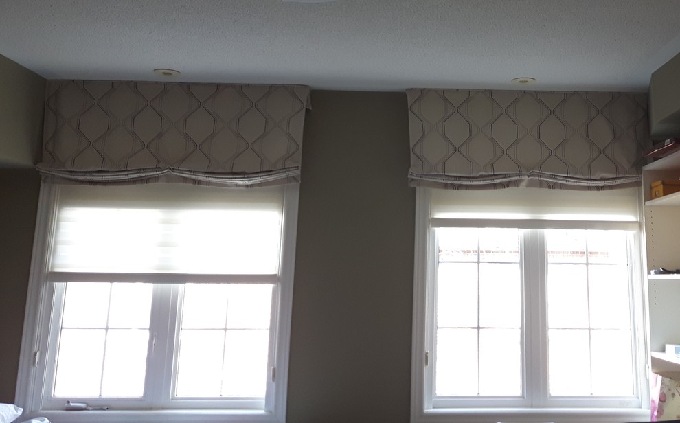 Inspiration for a transitional home design remodel in Toronto