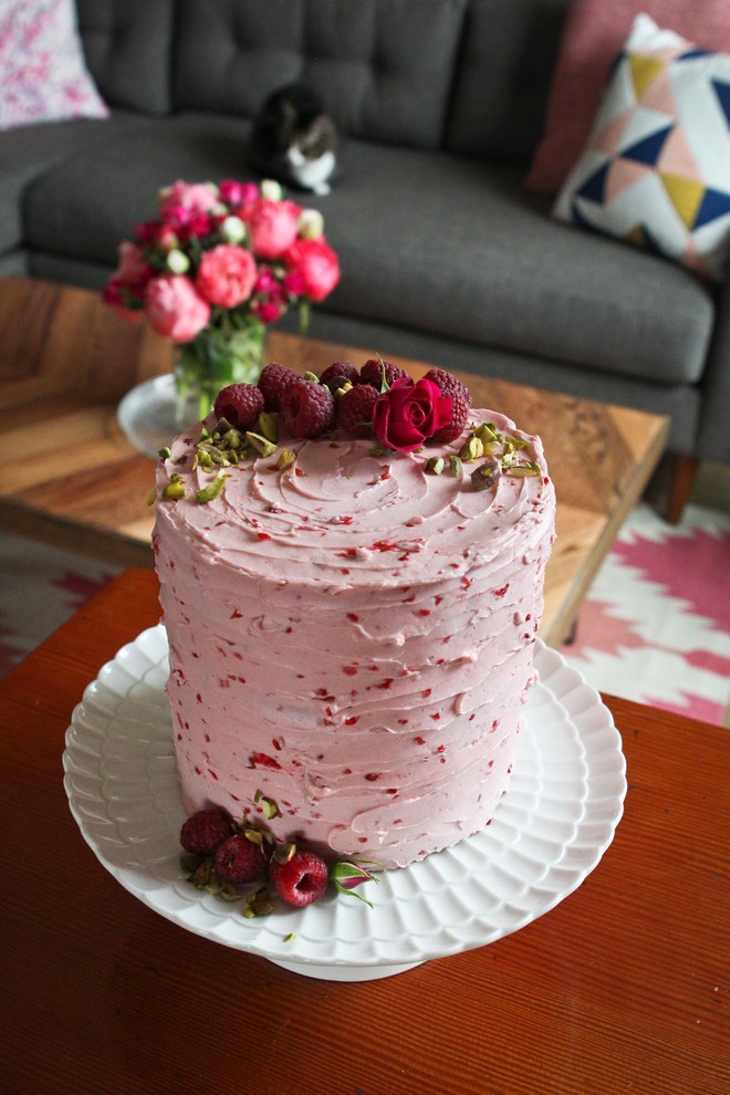 Inspiration for a transitional home design remodel in Seattle