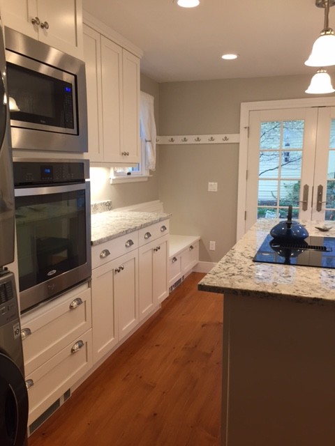 Kitchen - transitional kitchen idea in New York