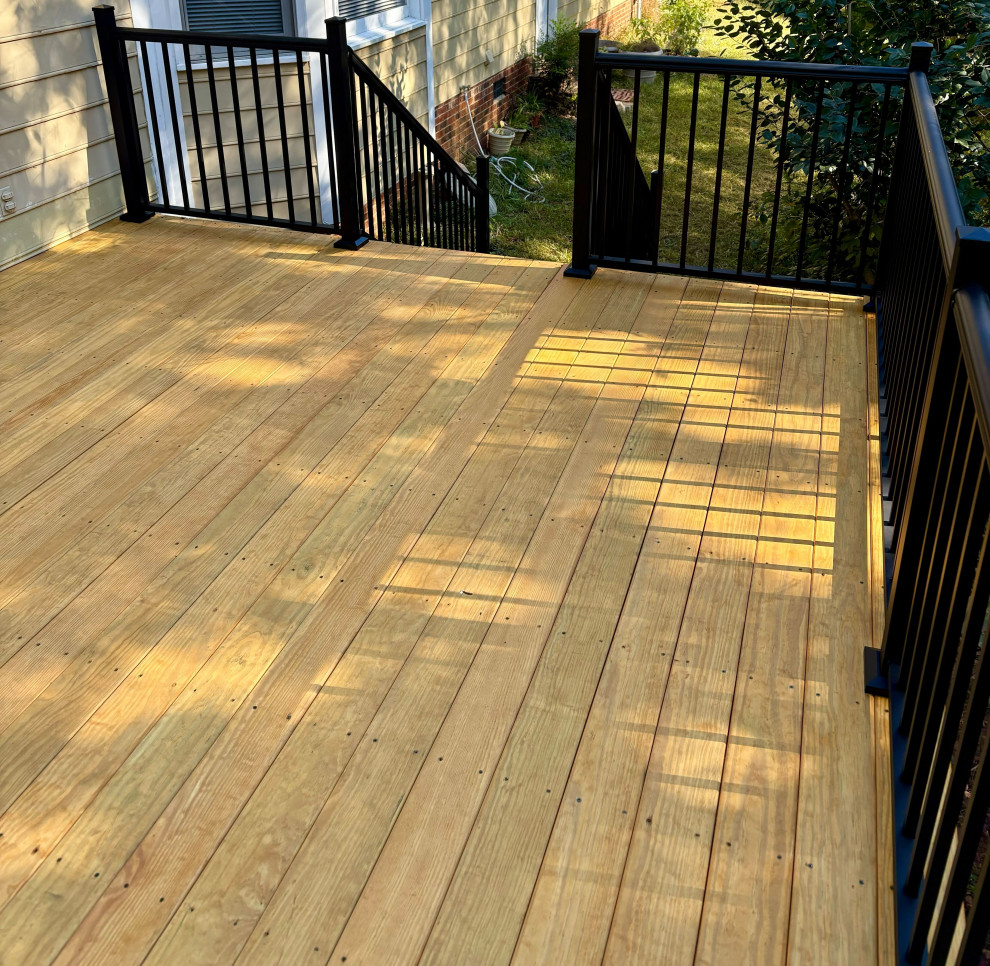 Wood Deck with Aluminum Rails