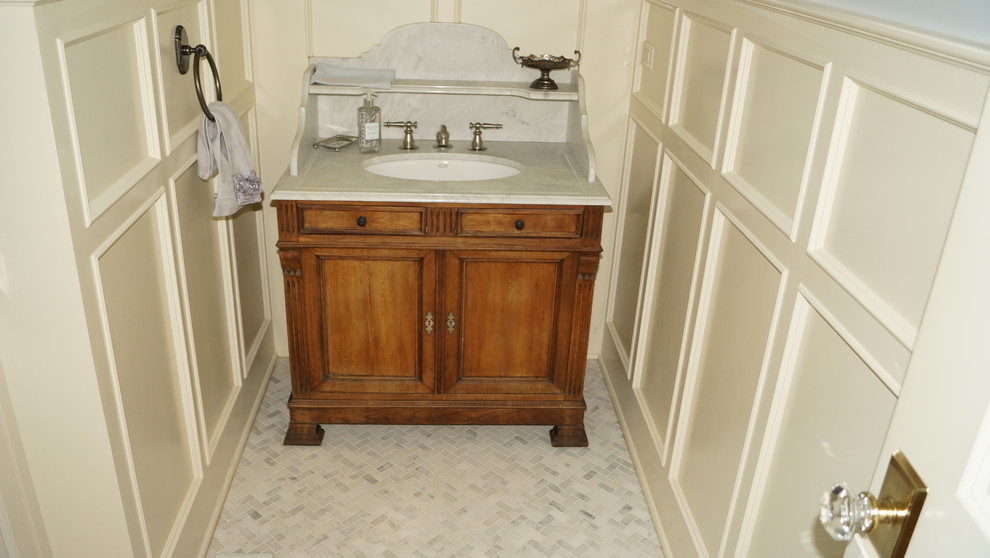 Transitional home design photo in Chicago