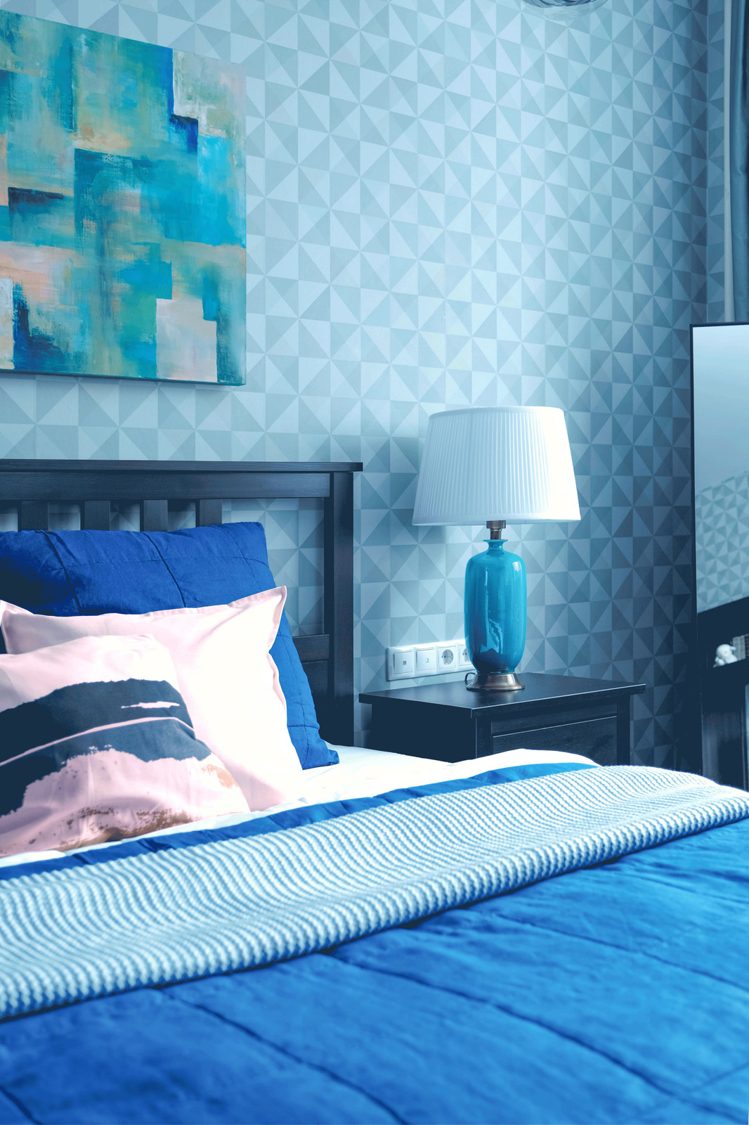 Двухкомнатная квартира для молодой девушки