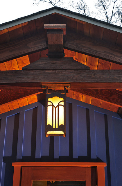 Lighting by Design asiatico-fachada