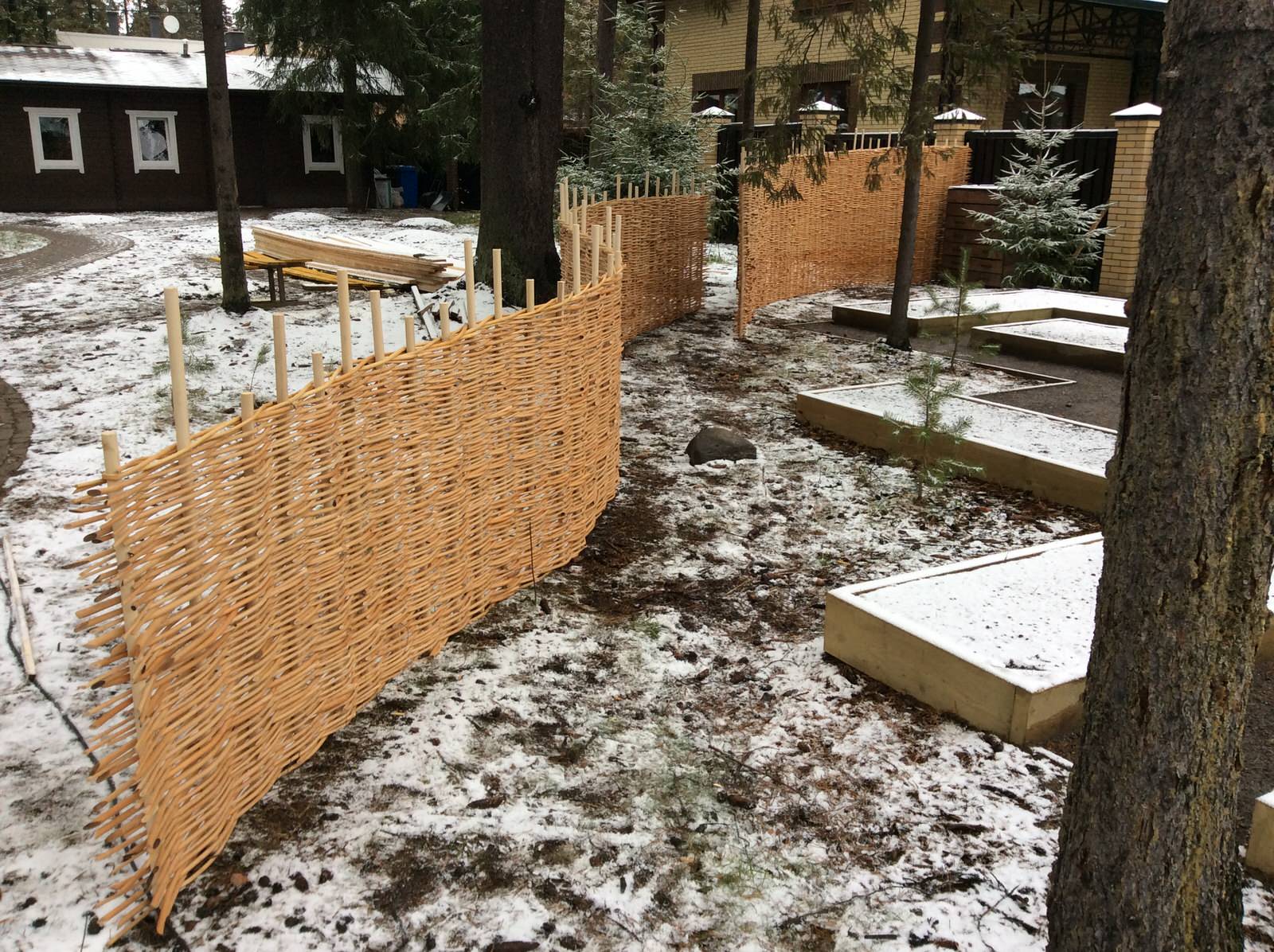 Плетеные изгороди. Плетни.