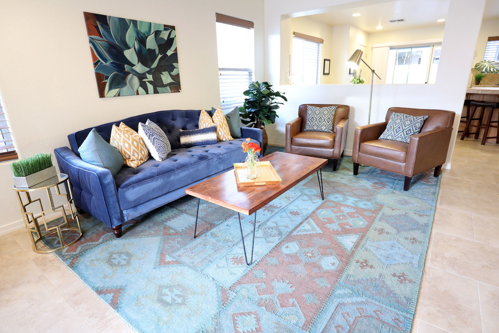 Example of a transitional home design design in Phoenix