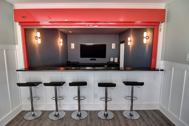 Nags Head &bull; Oceanfront &bull; Buckey Breeze transitional-home-bar