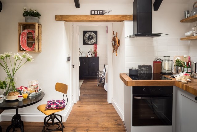 The Cable Hut country-kitchen