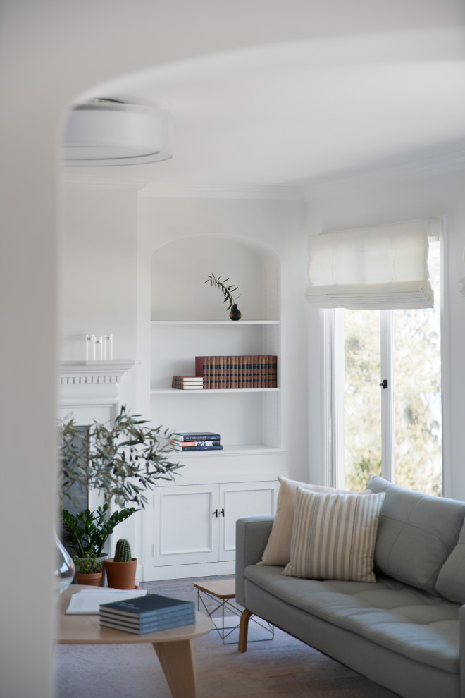 Mid-sized trendy living room photo in San Francisco