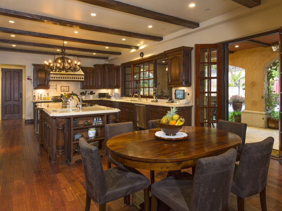 Kitchen - mediterranean kitchen idea in Los Angeles