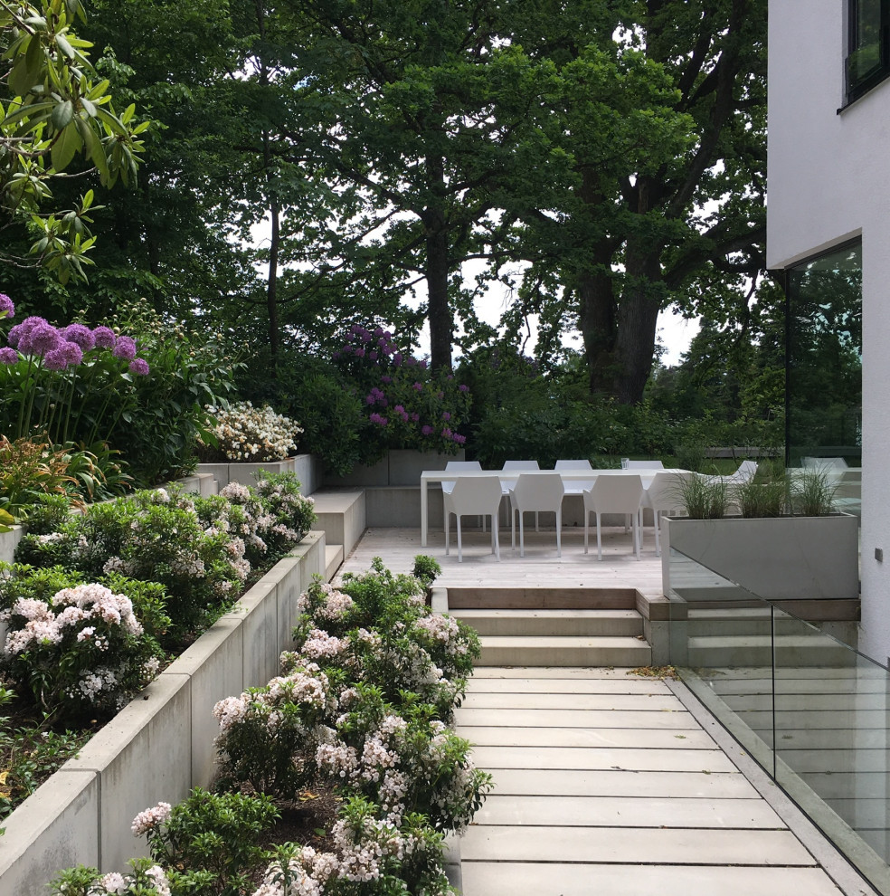 Bauhaus Garten Design meets bayerische Kuhweide Munich by