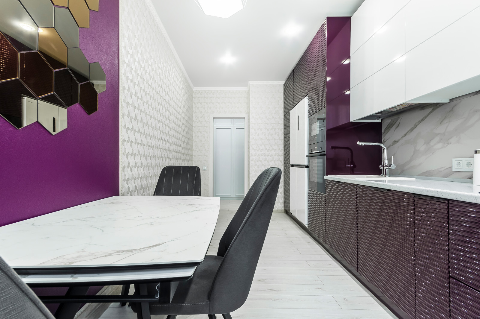 Яркая и функциональная. 2-к квартира в Краснодаре