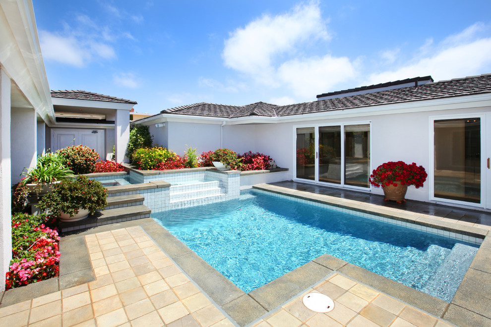 Design ideas for a traditional courtyard l-shaped pool in Orange County.