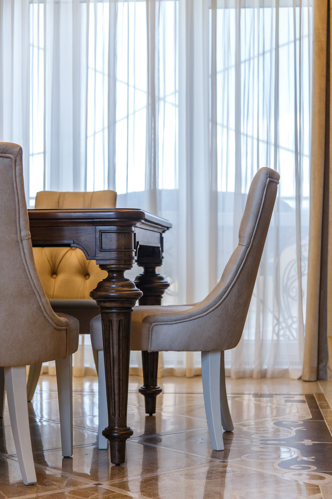 Интерьер загородного дома с двусветным пространством