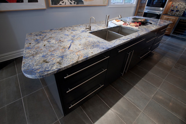 Blue Bahia Granite Kitchen | Marble.com contemporaneo-cocina