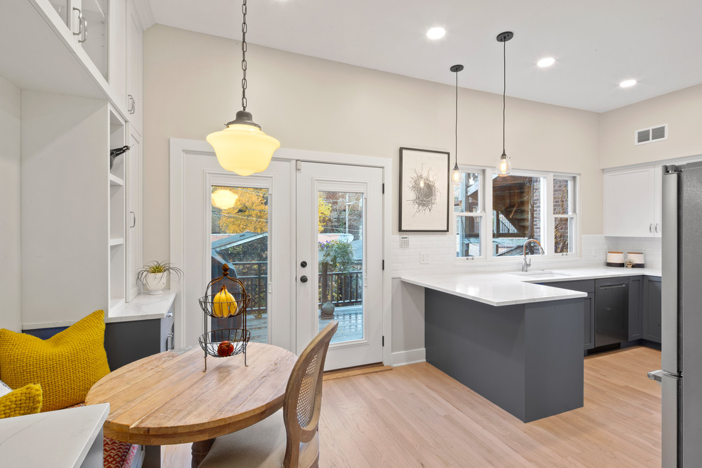 Transitional home design photo in Chicago