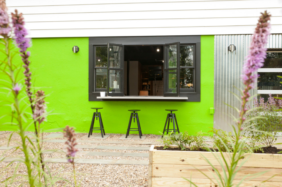 Example of a trendy gravel patio design in New York