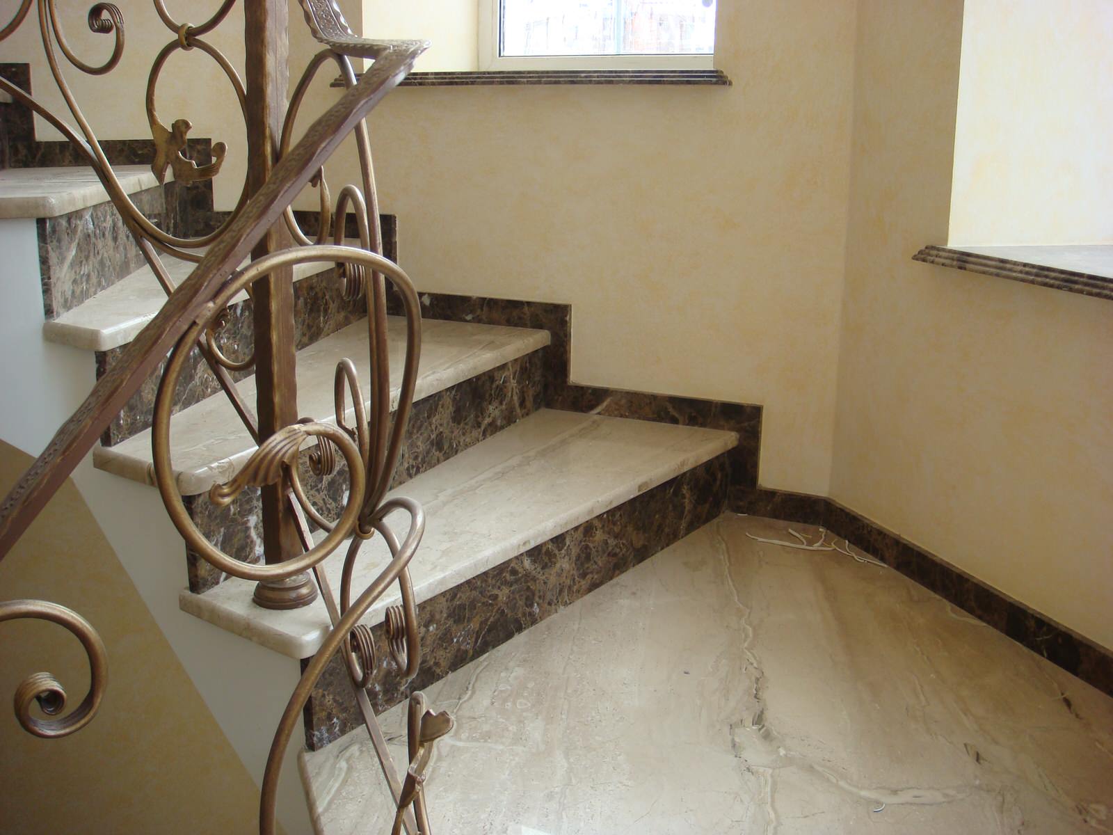 Ступени и подоконники из мрамора