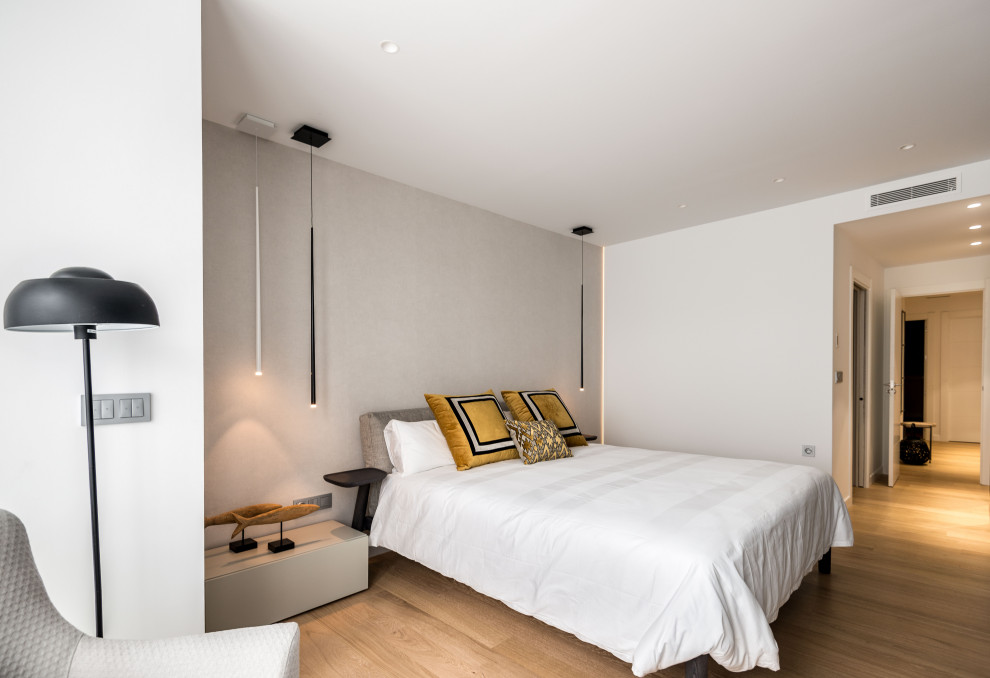 Inspiration for a mid-sized contemporary master bedroom in Alicante-Costa Blanca with white walls and beige floor.
