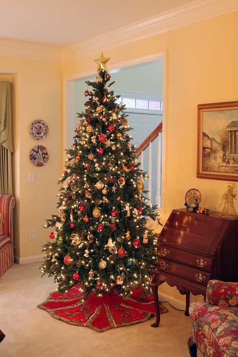 Saratoga Spruce Artificial Christmas Tree