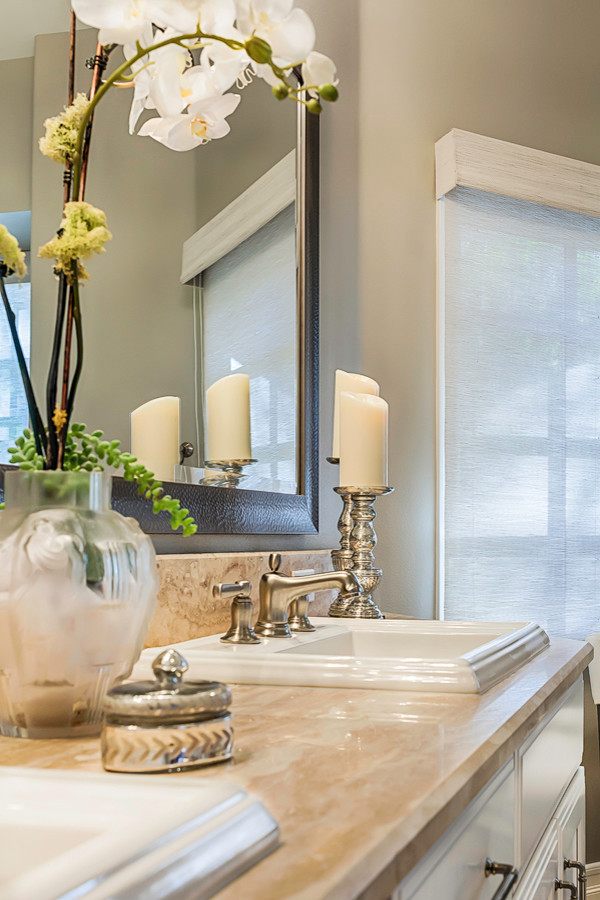 Large transitional home design photo in Los Angeles