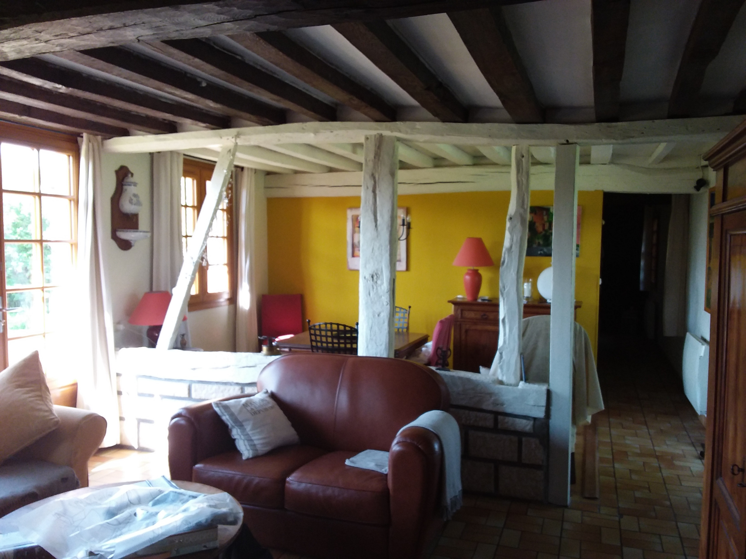 Décoration d'une salle à manger dans une longère normande