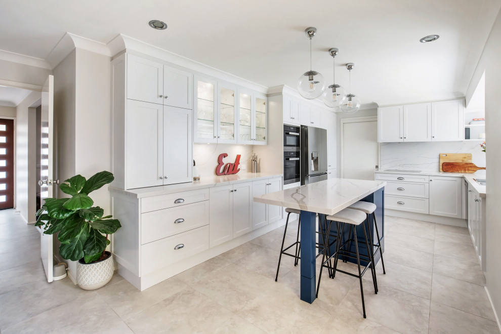 Transitional kitchen in Sydney.