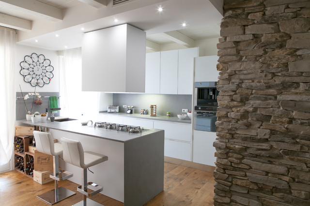 Restyling di un appartamento... modern-kitchen