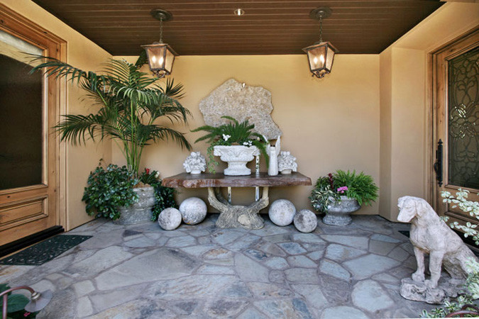 Photo of an eclectic patio in Orange County.