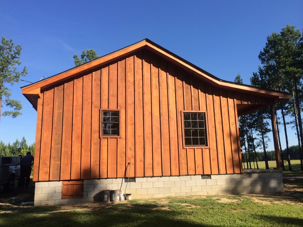 Example of a small mountain style home design design
