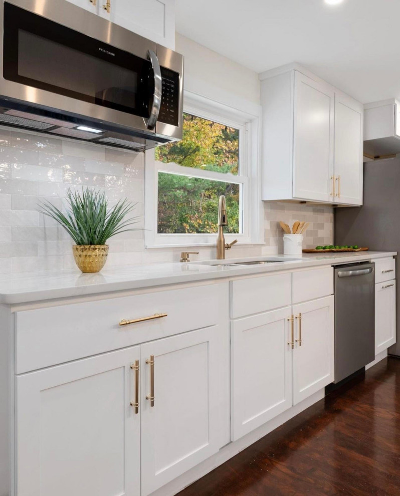 Transitional kitchen photo in Boston