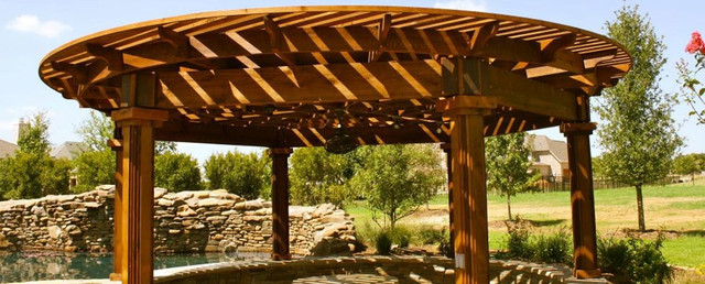 Poolside Circle Bar Arbor di-transizione-patio