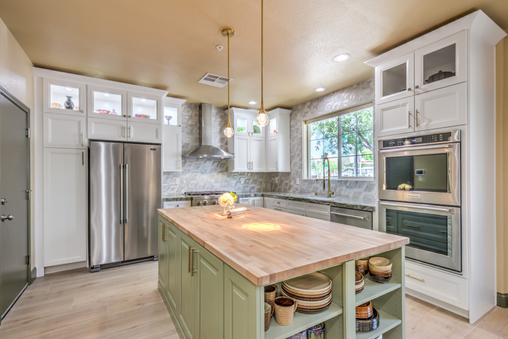 Home design - transitional home design idea in Las Vegas