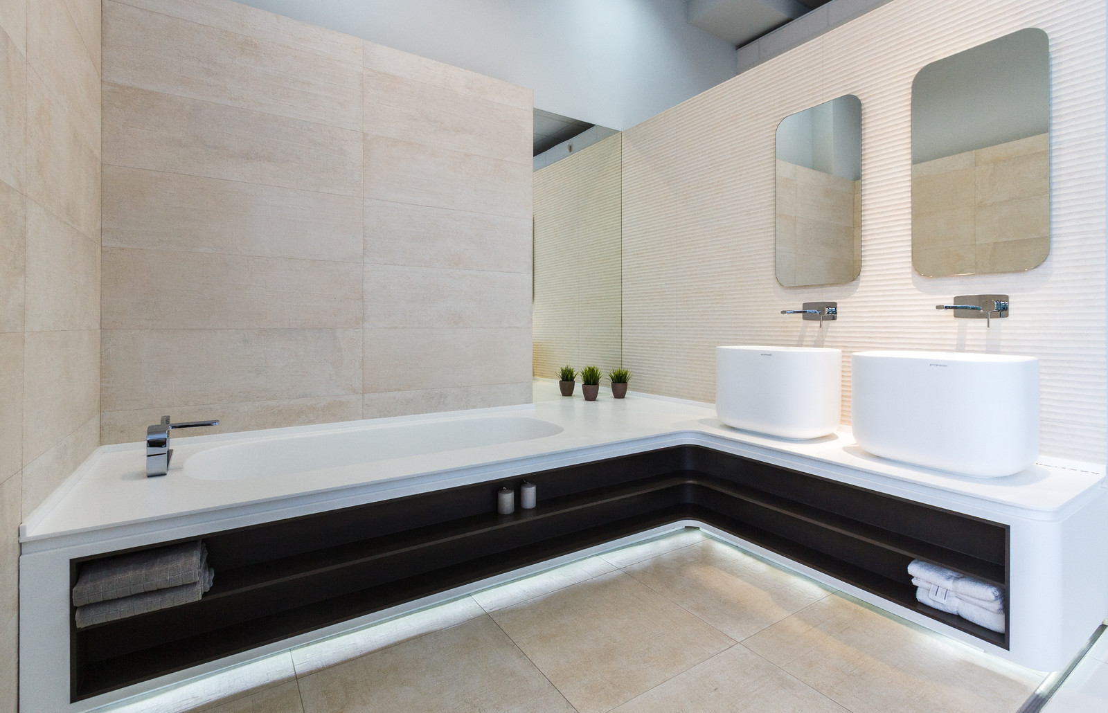 Ванная с раковинами из KRION