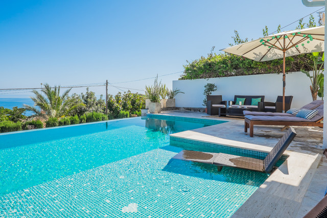 Mayo mediterraneo-piscina