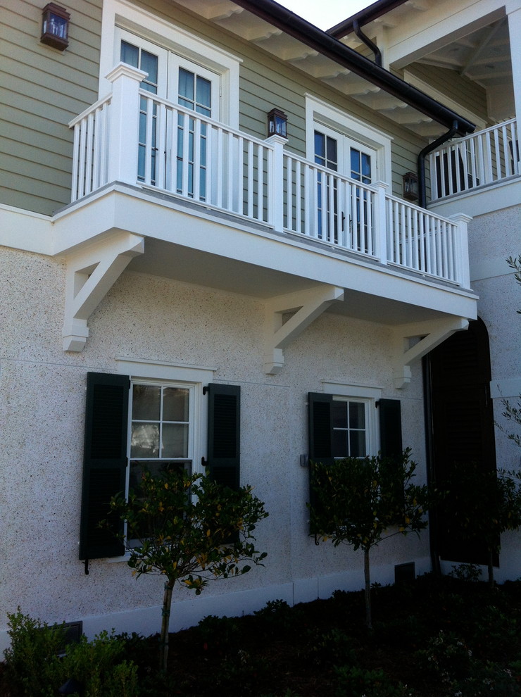 Inspiration for a traditional exterior in Tampa.