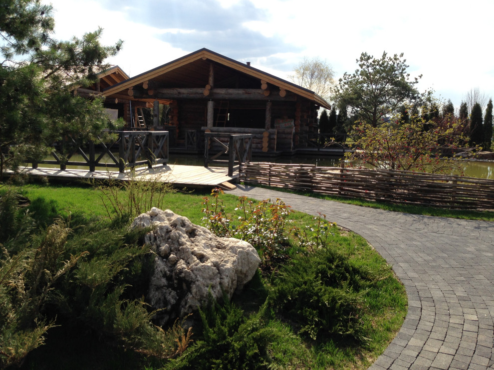 баня с прудом