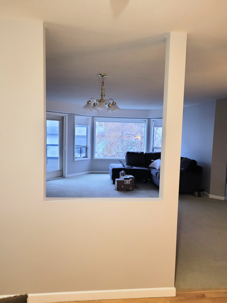 Condo cutout wall between front entrance and living room