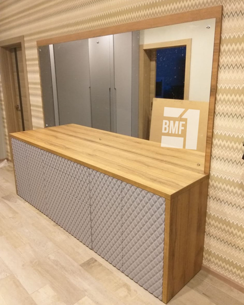 Мебельный комплекс: угловой шкаф с распашными дверьми угловой, комод и пано