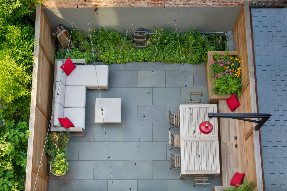 Inspiration for a small contemporary backyard garden in New York with natural stone pavers.