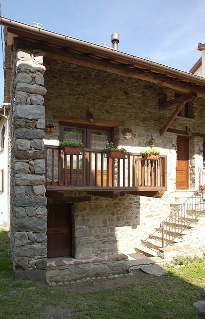 casa M+M rustic-exterior