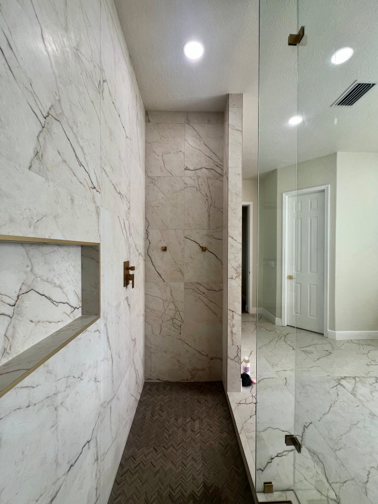 Timeless Elegance Bath in Fish Hawk