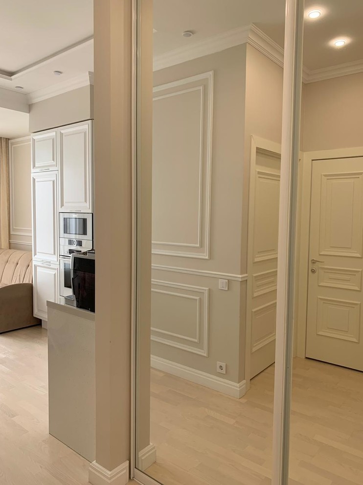 Светлая однокомнатная квартира в неоклассическом стиле