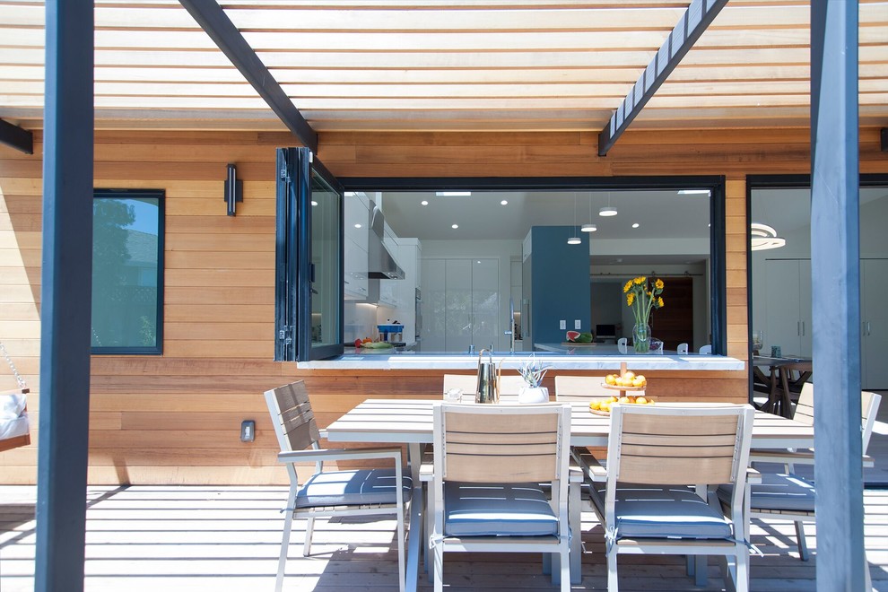 This is an example of a contemporary patio in San Diego.